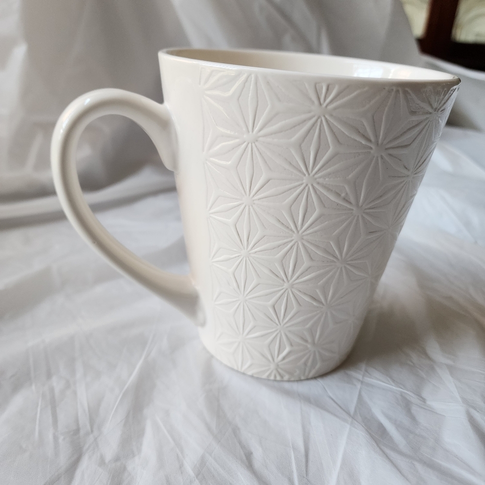 Blue Harbor Large White Coffee Mug 5" tall 18 oz cup (1 cup) embossed design